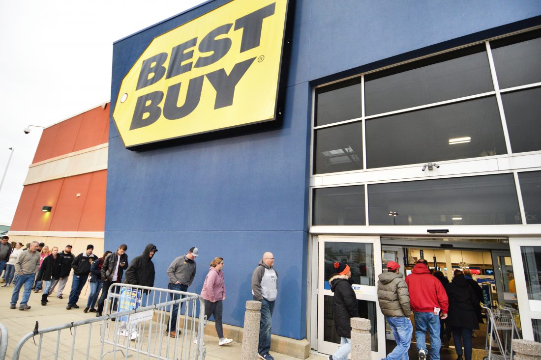 Shoppers Flock to Stores Around the Ohio Valley For Black Friday Deals